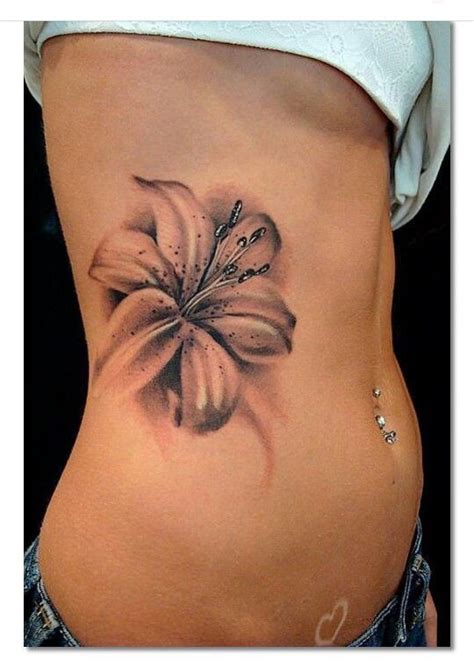 The hibiscus flower is known for its exotic beauty and delicateness. Beautiful Lily Tattoo | Blumen tattoo vorlage, Blüten ...