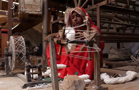 indian folk weaving making of khadi fabric