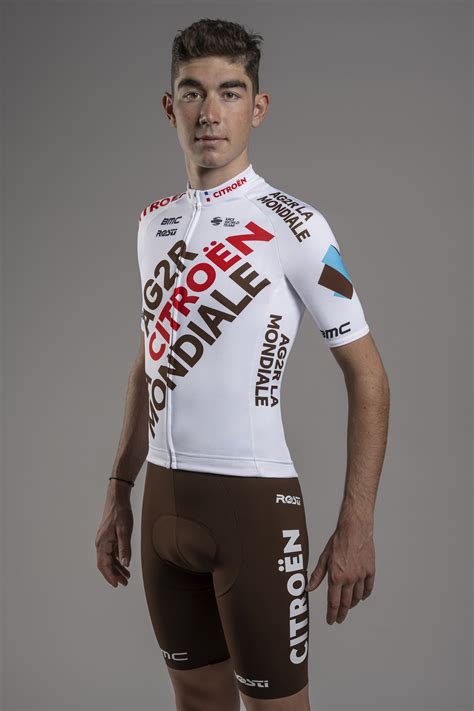 L'équipe (pronounced lekip, french for the team) is a french nationwide daily newspaper devoted to sport, owned by éditions philippe amaury. L'identité visuelle et le nouveau maillot de l'équipe ...