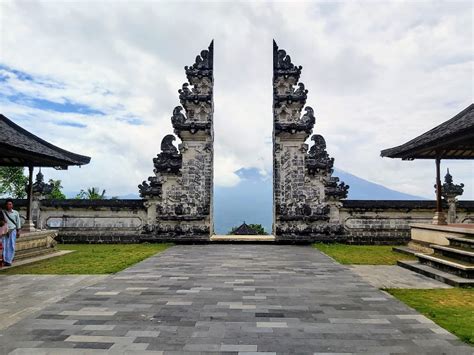 Paket Wisata Bali Pura Lempuyang