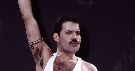 Freddie mercury (born farrokh bulsara; Inside Freddie Mercury's Final Days and Death at 45 from AIDS | PEOPLE.com