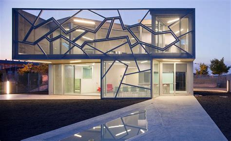 Metal Mesh House with Enclosure Offering Aesthetics and ...