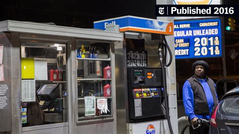 Drivers Descend On New Jersey Pumps For Final Hours Of Cheap Gas The