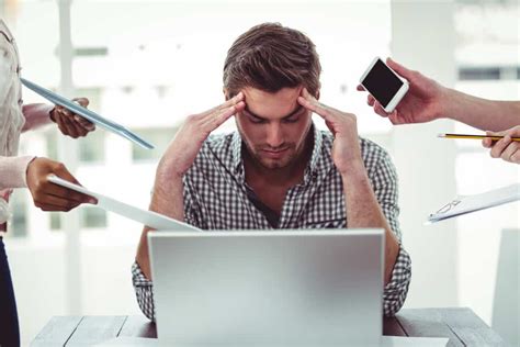 Stres w pracy przyczyny objawy skutki jak sobie radzić