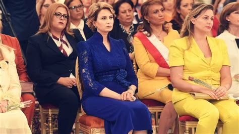 سيدة تونس الأولى تلفت الأنظار بإطلالة راقية في عيد المرأة Al Thawranews