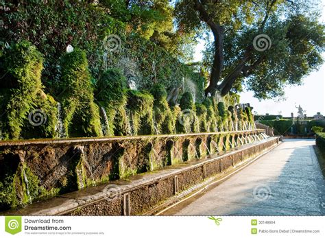 Cento-fontane Und -korridor Im Landhaus D-este in Tivoli - Rom