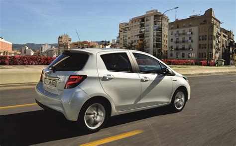 New yaris offers a choice of three petrol powertrains: JORNAL R 7ª: Novo Toyota Yaris 2015: fotos e ...