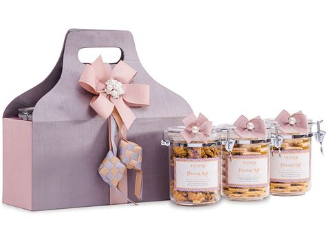Brosur paket lebaran anak keranjang. Hampers Lebaran Spesial untuk Rayakan Kemenangan Lebaran