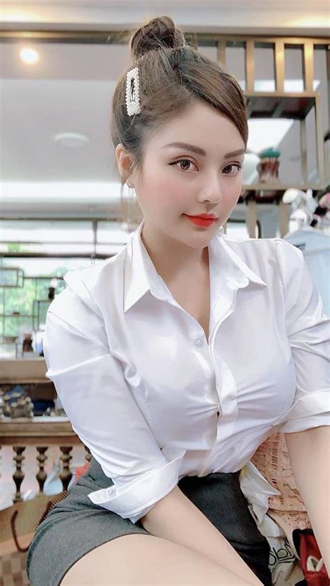 Những khoảnh khắc đi đường quyền cực chất của tomboyloichoi ánh dương trong về nhà đi con. Vũ Về nhà đi con cả một tập đoàn gái xinh, sexy "vo ve" xung quanh