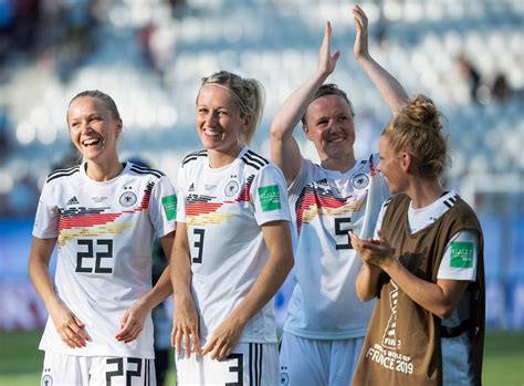 DFB Frauen nach 3 0 im WM Viertelfinale Popp mit Tor zum Jubiläum GMX