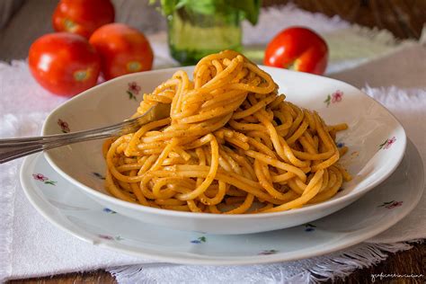Looking for main dish pasta recipes? Pasta con pesto alla trapanese