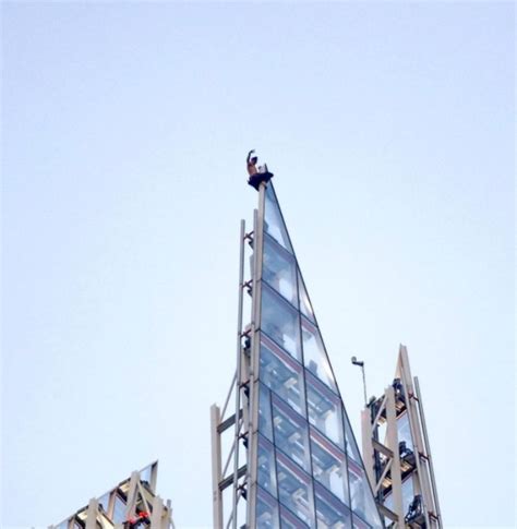 310 Meters Tall A Young Man Climbs The Tallest Skyscraper In Britain