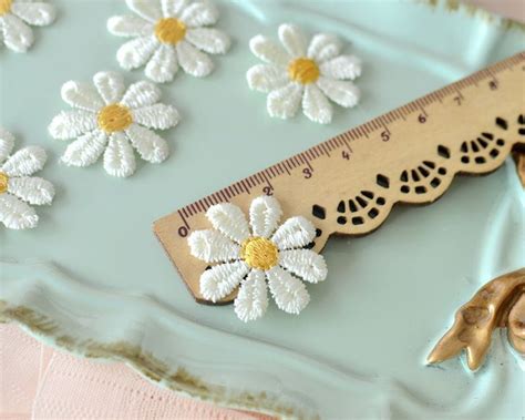 Daisy Flower Sew On Embroidered Patch Appliqués Badge Etsy