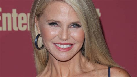 Christie Brinkleys Incredibly Youthful Appearance In New Video Sparks