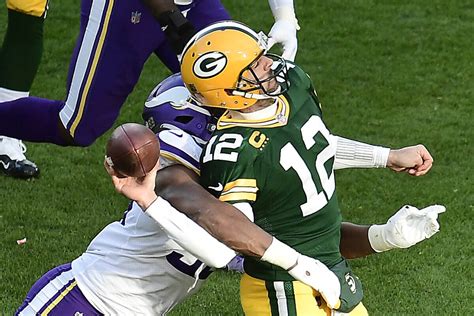 Roughing The Passer Rule Aaron Rodgers Explains Why The Best Nfl