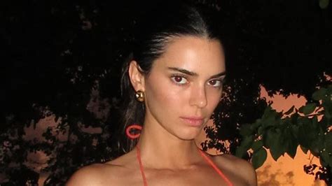 Kendall Jenner Puts Her Pert Derriere And Taut Midriff On Full Display