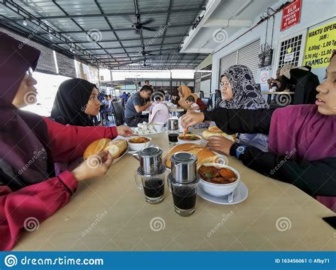 See 1,400 tripadvisor traveler reviews of 166 kuala terengganu restaurants and search by cuisine, price all kuala terengganu restaurants. KUALA TERENGGANU, MALAYSIA-NOVEMBER 9, 2019 : People Eat ...