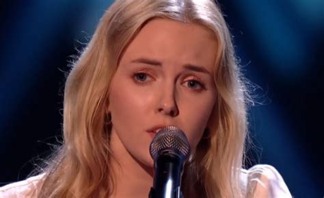 You can choose to sing from the score. Esther Cole The Voice UK Audition 2021 "Let Me Down Slowly" Series 10 - Startattle