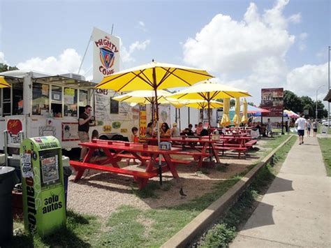 Austin runs on food trucks, and there sure are a lot of 'em. Keeping Austin Weird: 5 of the Best Food Trucks in the City