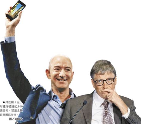 貝佐斯出生於美國新墨西哥州的阿布奎基市 。他母親的祖先是德克薩斯州的殖民地居民，他們世世代代在 科圖拉 （ 英語 ： cotulla, texas ） 牧場。貝佐斯的外祖父原是美國原子能委員會於阿布奎基市的地區主任，他提早退休並在牧場內生活，而年少時的貝佐斯. 貝佐斯身價 逼近800億美元 - 中時電子報