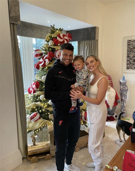 Perrie Edwards Shares Heartwarming Family Christmas Snap With Son Axel Ok Magazine