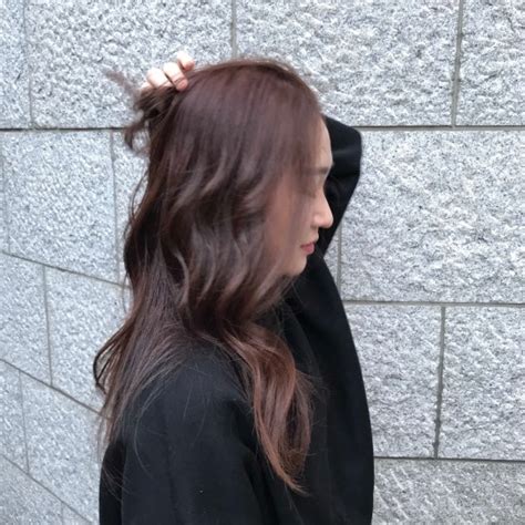 리드미컬함이 살아있는 퍼플브라운 투톤 컬러의 긴머리 물결펌 #long #hair #beauty #cut #sejonghair. 퍼플 브라운 | 에이난 나예 실장