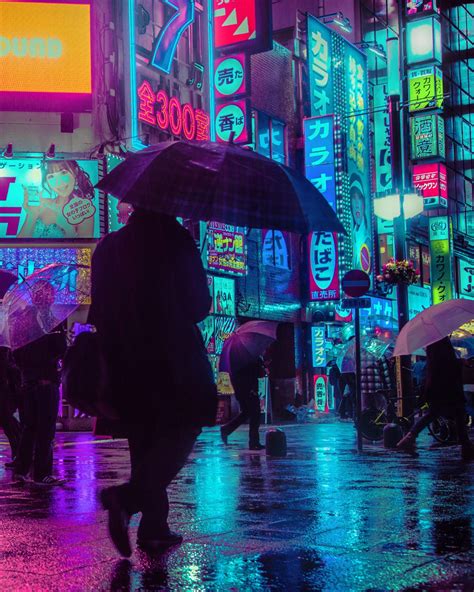 Photographer Captures Tokyo At Night