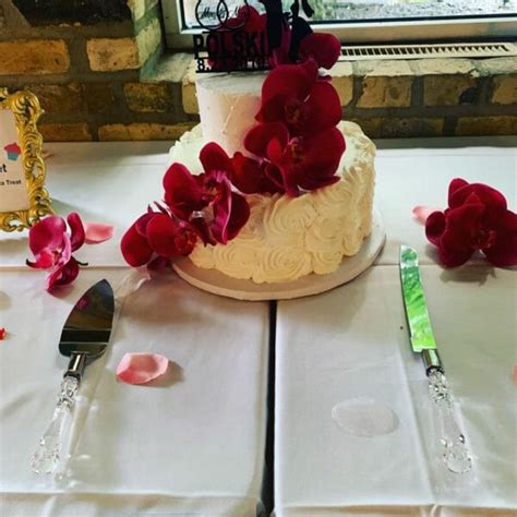 wedding cake with acorns wedding cakes minneapolis bakery farmington bakery