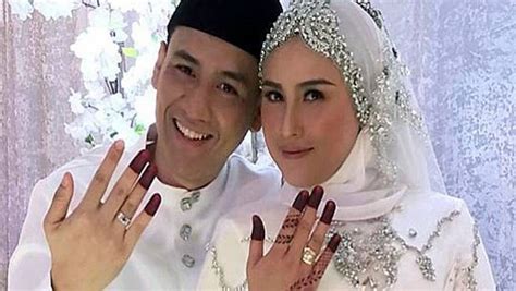 Drama ini dibintangi pelakon raja afiq dan niena baharun. Tahniah Kapten Mukhriz! Bernikah dengan anggota polis ...