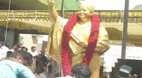 tamil nadu cm deputy unveil jayalalithaa s statue at party office india news news