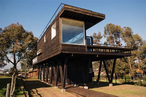 El club cuenta con un muy buen. CASA CERRO TACNA architects: Nicolas del Rio / Max Nuñez ...