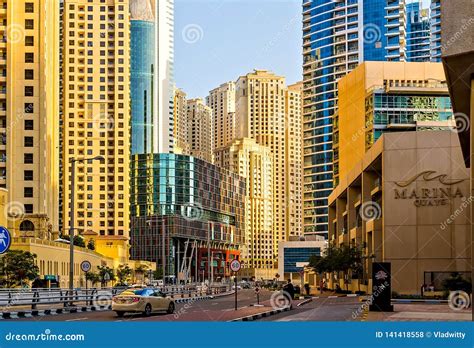 Dubai Jachthafent Rme Boote Und Wolkenkratzer Redaktionelles Stockfoto Bild Von B Ro Hotel
