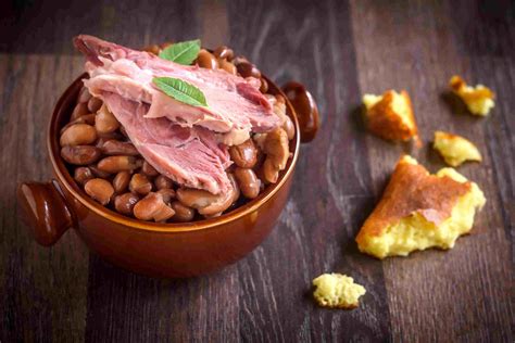 Unlock lid, and remove ham hocks with tongs. Southern Crock Pot Pinto Beans With Ham Hocks Recipe
