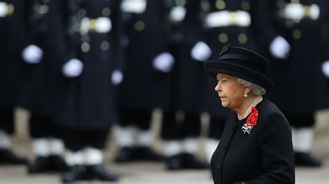 Remembrance Sunday 2015 Queen Leads Silent Tribute To War Dead At