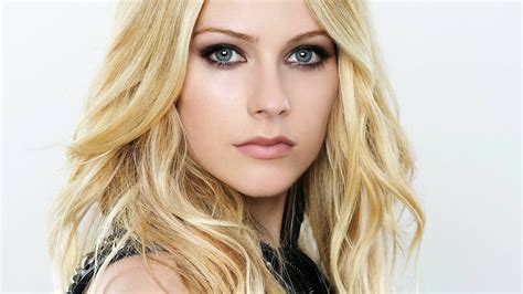 Avril Lavigne Singer Blonde Wallpapers Hd Desktop And Mobile Backgrounds