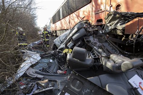 Csütörtökön éjfél előtt történt a baleset az autópálya röszke felé vezető oldalán, szeged közelében. Hírek Ma - Vonat és autó ütközött Nagykanizsán, meghalt a ...