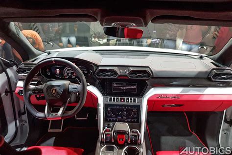It was unveiled on 4 december 2017 and was put on the market for the 2018 model year. 2019 Lamborghini Urus Dashboard Interior | AUTOBICS