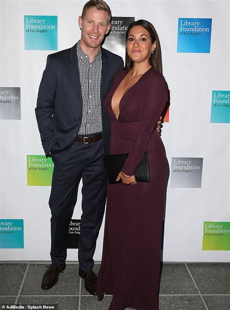 Life In Pieces Star Angelique Cabral Reveals Shes Pregnant With Her