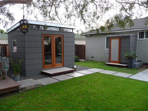These modern garden sheds are great for a garden office, writing studio, storage space and art gallery. Modern-Shed garden studios! | Modern shed, Backyard ...