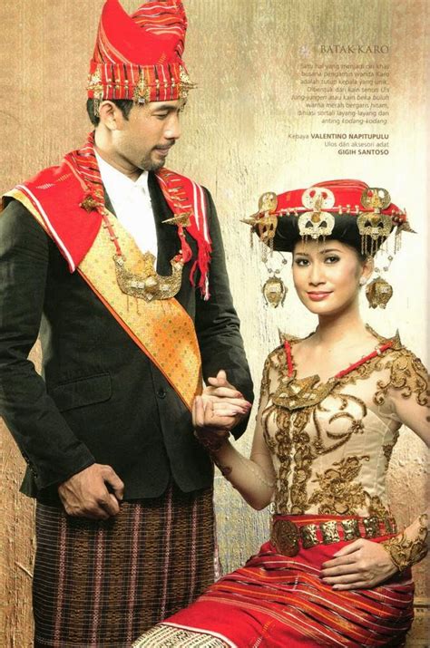 Oh iya…beberapa penjahit ada yang mau berdiskusi terlebih dahulu dengan calon pengantin. Inspirasi Baju Pengantin Adat Batak Modern - GrosirKebaya.Net