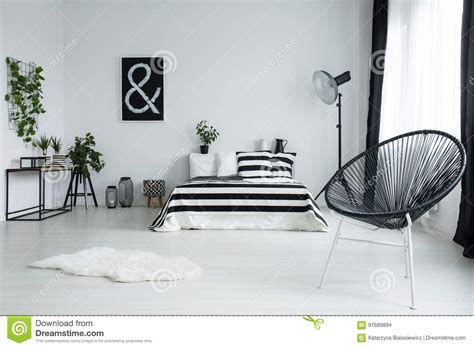 Unser team an produkttestern hat unterschiedliche hersteller getestet und wir zeigen ihnen als leser hier alle. Entworfener Schwarzer Stuhl Im Modernen Schlafzimmer ...