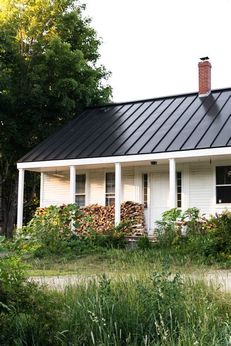 Pin By John J Rain On Farmhouses In 2019 Metal Roofs Farmhouse Metal