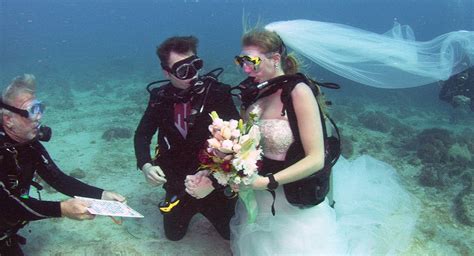 Underwater Wedding Couple Became Husband And Wife Where They First Met