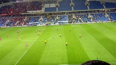 העמדות הללו מתארות הן את תפקידו של השחקן והן את מיקומו ביחס לחבריו ולשחקני הקבוצה היריבה. משחק כדורגל - YouTube