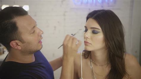 Watch Watch Kendall Jenner S Makeup Artist Give Her The Coolest Blue Smoky Eye Glamour Video Cne