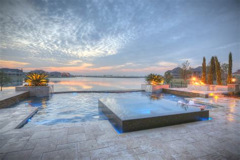 How do infinity pools work?
