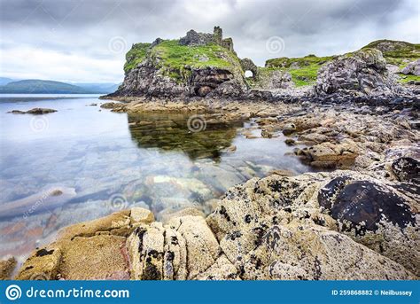 Dunscaith Castle Ruinsoverlooking Loch Slapinbuilt On A Large Rock