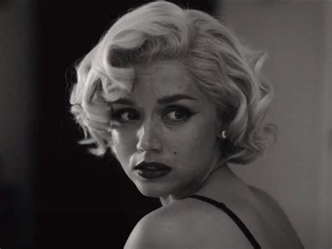 Blonde Marilyn Monroe Fans Say Netflix Films Terrible Jfk Scene