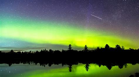 The Northern Lights Put On An Incredible Display Near Toronto This