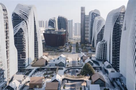 Nanjing Zendai Himalayas Center Mad Architects